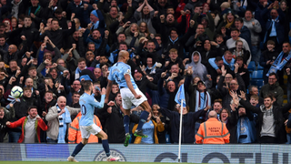 Vincent Kompany's Pile-Driver Goal Keeps Manchester City's Title Hopes Alive
